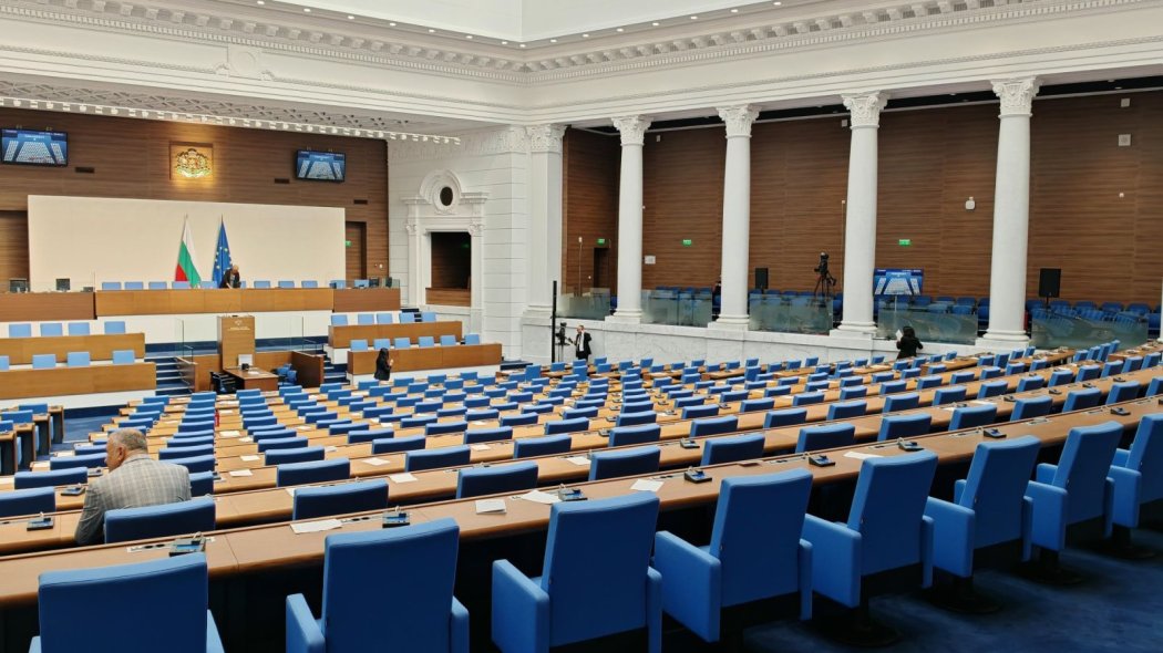 Парламентът изиска от ДАНС данни за шефовете на НЗОК: Проверките стигат до връзки с политици