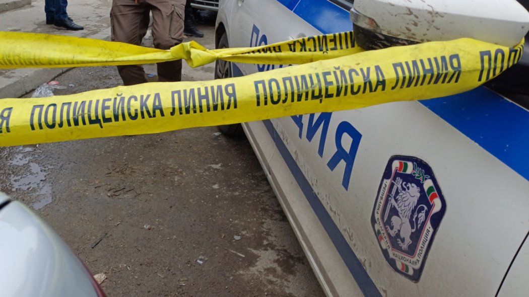 Полицията влиза в домовете на тийнейджъри след смъртта на мъж на Младежкия хълм