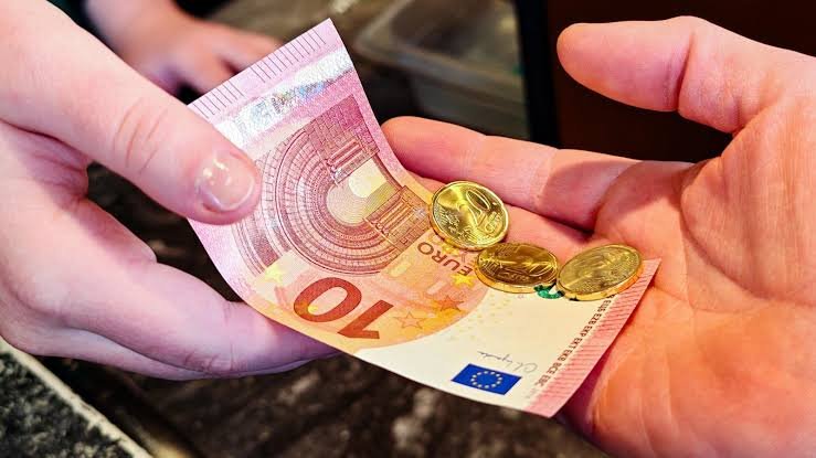 Линията на бедност скача до 443 евро от 2027 г.: 1,37 млн. души остават под прага