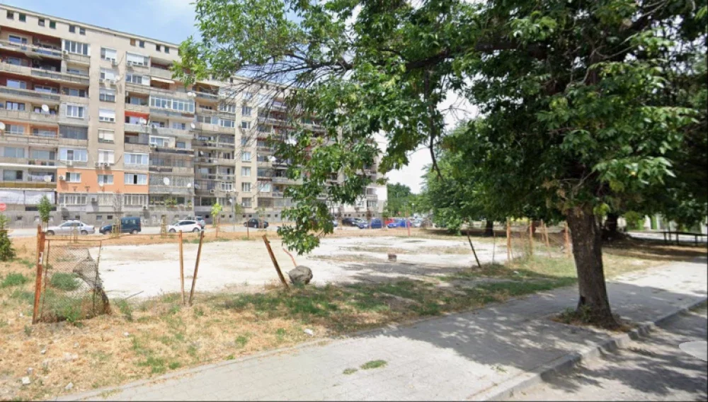 Кортове за падел върху терен за бъдещ паркинг в центъра на Пловдив: Общината пуска имота под наем за 10 години