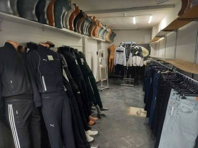 Удар в Пловдив: Полицията иззе над 200 ментета с лога като Nike и Polo