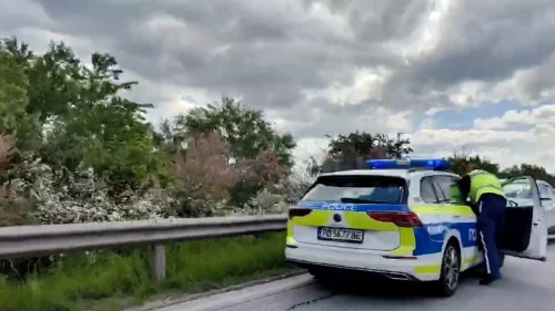 Верижна катастрофа с полицейска патрулка пред Второ РУ в Пловдив