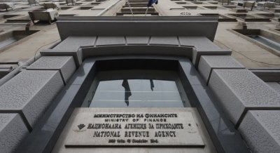 Банките ще докладват на НАП всяка нова сметка и ПОС терминал &ndash; депутатите приеха промени в последния момент