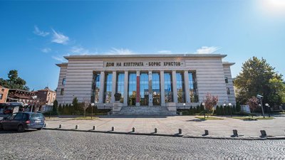 Танцов ансамбъл "Пълдин" представя спектакъла "По Зарезан"