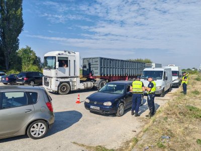 Масови проверки на пътя Пазарджик&ndash;Пловдив: Полиция, митници и ТОЛ спират коли край Говедаре