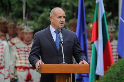 Честит 8 март от Румен Радев