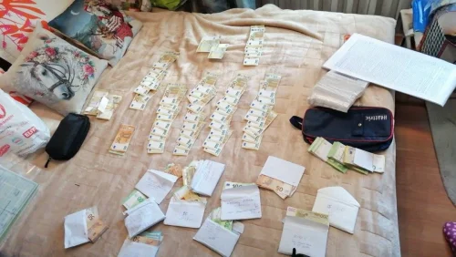 МВР: Близо 200 000 евро в пликове за купуване на гласове открити във Варна