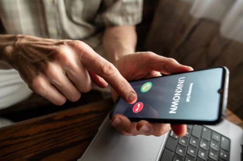 Нова SMS измама за &bdquo;такса паркиране&ldquo; удари Пловдив: Искат &bdquo;Y&ldquo; и данни от карта
