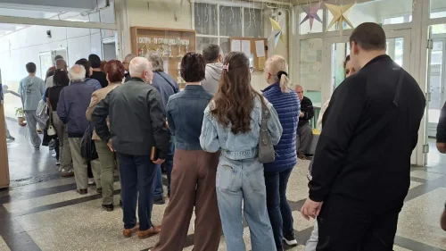 Избирателна активност в Пловдив предизвиква опашки пред училищата