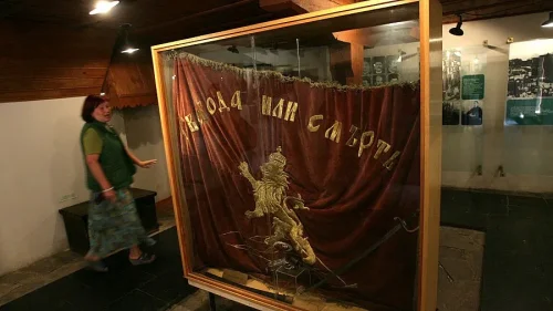 Знамето на Райна Княгиня се връща на сцената: Панагюрище подари точна реплика на театъра в Пловдив