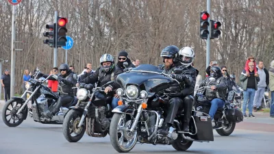 Стотици рокери блокираха &bdquo;Делянка&ldquo;: Пловдив дава старт на Мотосезон 2026 с шествие към Бачковския манастир