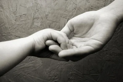 Над 8100 деца в България растат без родителска грижа &ndash; приемните семейства не достигат