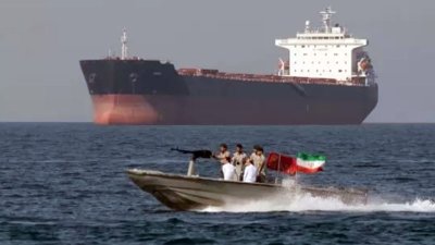 Петролът пак тръгна нагоре, Уолстрийт потъна: Ормузкият пролив и войната натискат пазарите