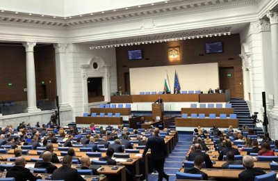 Парламентът удължи бюджета: Дефицитът расте, а кабинетът получава зелена светлина за SAFE до 3,26 млрд. евро