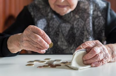 Великденски добавки за 1,6 млн. пенсионери: 20 или 50 евро, но не за всички