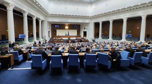 Бюджет 2026 влиза в парламента: Дефицит 5,7%, нов дълг и по-скъпи винетки