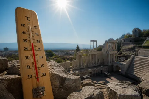 Жега: Пловдив стига 36° и води страната днес