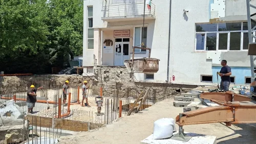 Жегата удря най-силно бедните българи: Работа навън, дом без климатик и квартали от бетон