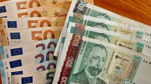 6 месеца с еврото: Цените тръгнаха нагоре, заплатите останаха &bdquo;замразени&ldquo;
