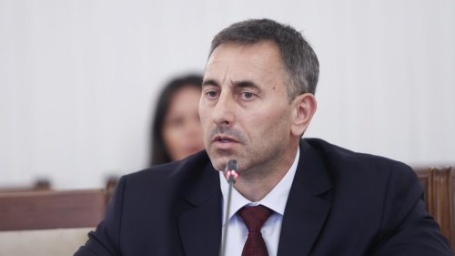 Радев обяви отстраняването на Румен Спецов