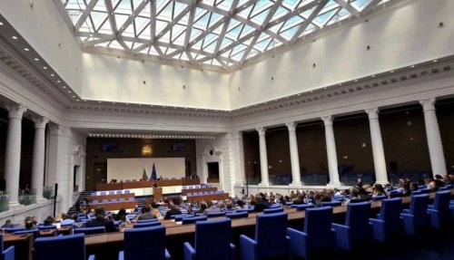 Бюджет 2026 тръгва към парламента: Дефицит 5,7%, по-високи осигуровки и 30% по-скъпи винетки
