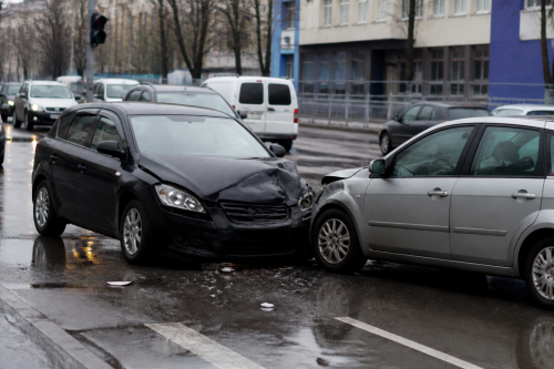 Две коли се удариха до Пето РУ в Пловдив и затрудниха трафика