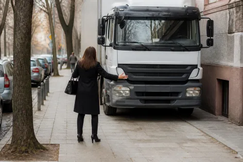 Тони Стойчева спря камион на тротоар в Пловдив