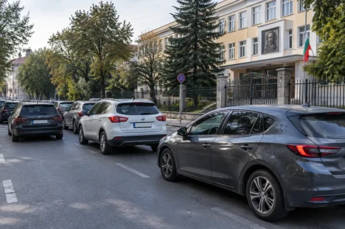 Родители блокират улица до СУ „Паисий Хилендарски“ в Пловдив