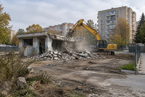 Русинов започна събаряне зад „Преспа“ 12 и готви паркинг