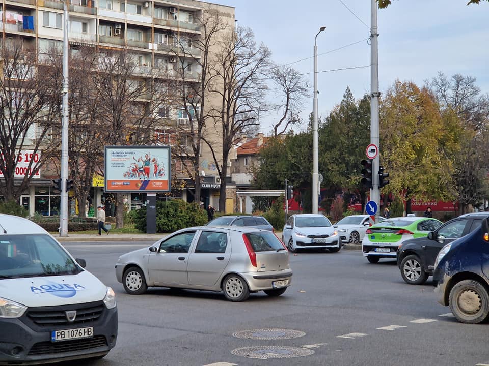 Транспортен хаос в Пловдив: Светофарите угаснаха, а кръстовището блокира