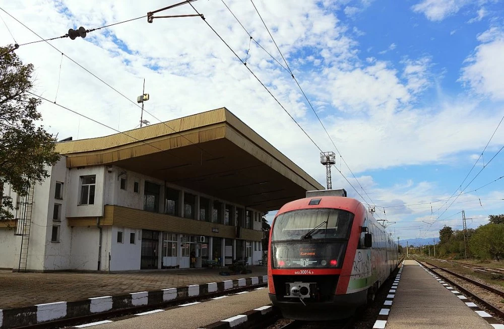 БДЖ сменя влаковете с автобуси между Пловдив, Хисаря и Карлово