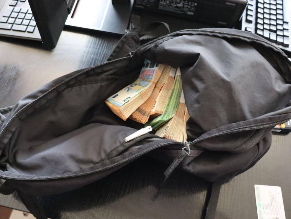 Арестуваха двама души в Пловдив с близо 90 000 евро за купуване на гласове