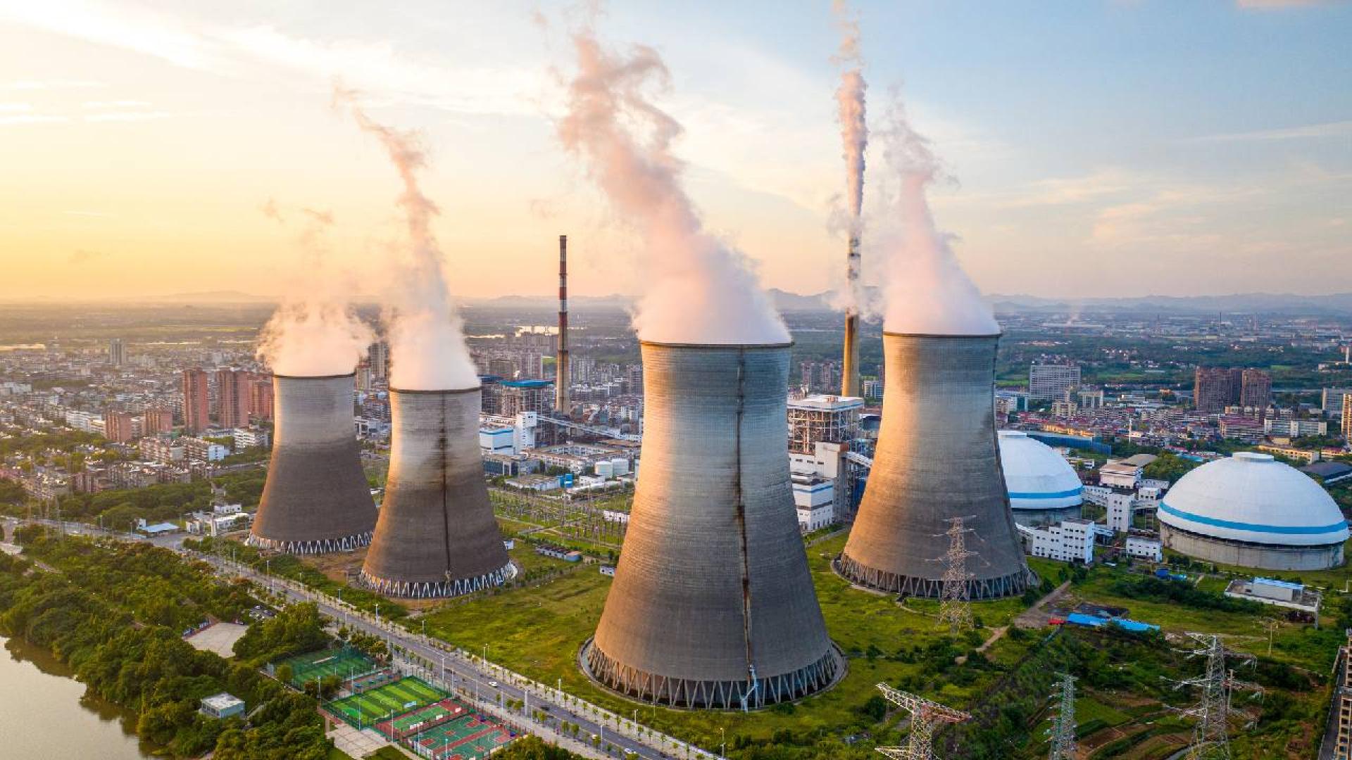 Китай натиска газта в ядрената енергетика: 60 работещи реактора и още 36 в строеж