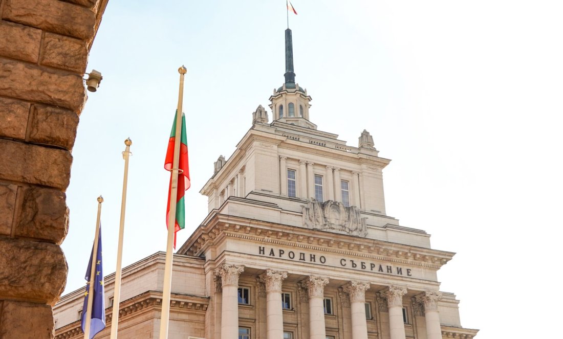 Парламентът даде зелена светлина: Връщат антикорупционната комисия, за да отпушат 215 млн. евро