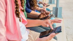 Гърция въвежда строги мерки за проверка на възрастта в социалните мрежи