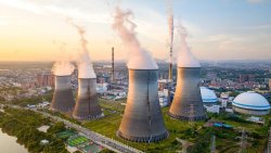 Китай натиска газта в ядрената енергетика: 60 работещи реактора и още 36 в строеж