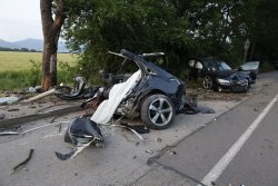 Нови версии за катастрофата на &bdquo;Челопешко шосе&ldquo;: 28-годишен шофьор е спряган за участник, разследват и връзки с &bdquo;Бандата на Калашниците&ldquo;