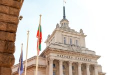 Парламентът даде зелена светлина: Връщат антикорупционната комисия, за да отпушат 215 млн. евро