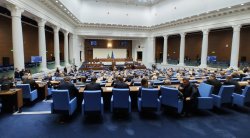 Бюджет 2026 влиза в парламента: Дефицит 5,7%, нов дълг и по-скъпи винетки