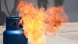 Газови бутилки и сухи треви: 107 пожара за денонощие, двама мъже с тежки изгаряния