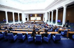 Парламентът се събира извънредно: часовникът тиктака за парите по Плана за възстановяване