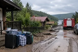 Евакуираха 40 души от вилна зона край Песнопой
