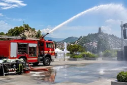 Пожарната показва техника и водна струя на Фестивала на тепетата