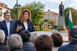 Илияна Йотова в Раковски защити тезата за силна България