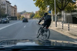 Шофьор в Пловдив избегна удар с колоездач за секунди