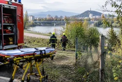 Пожарната в Пловдив откри 87-годишен мъж след сигнал на 112