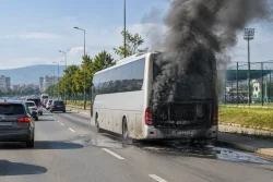 Автобус се запали в движение на „Коматевско шосе“ в Пловдив