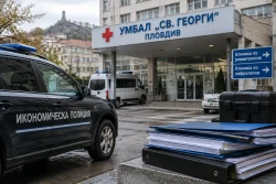 Отведоха за разпит декана на МУ-Пловдив при акция в „Св. Георги“
