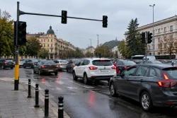 Светофарите на бул. „Васил Априлов“ в Пловдив спряха и задръстиха движението