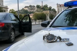 Шофьор в Първомай скъса часовника на полицай и получи пробация